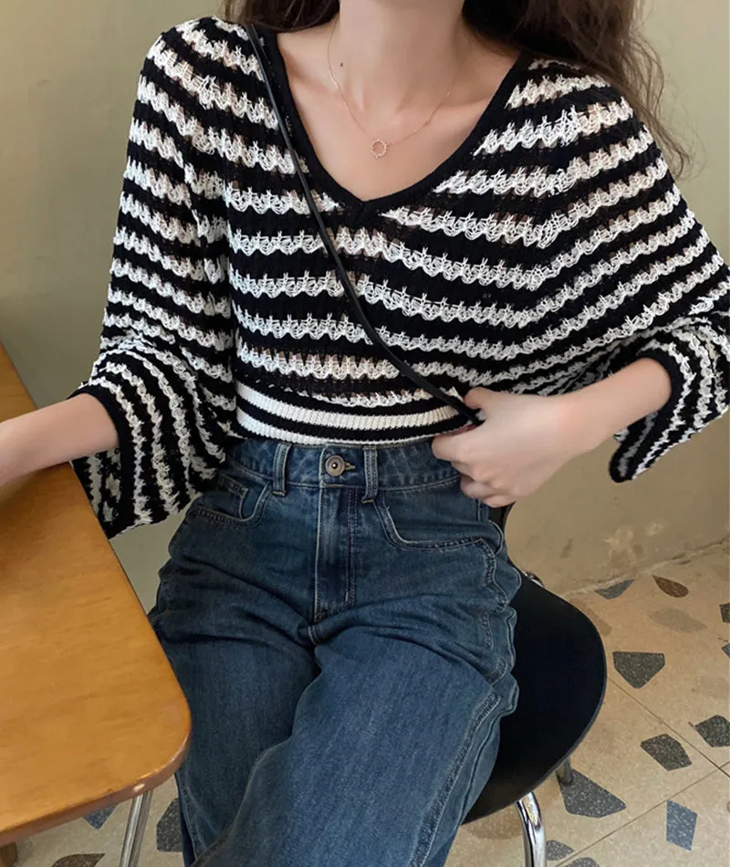 Black and white striped long-sleeved sweater v-neck waist sweater  121