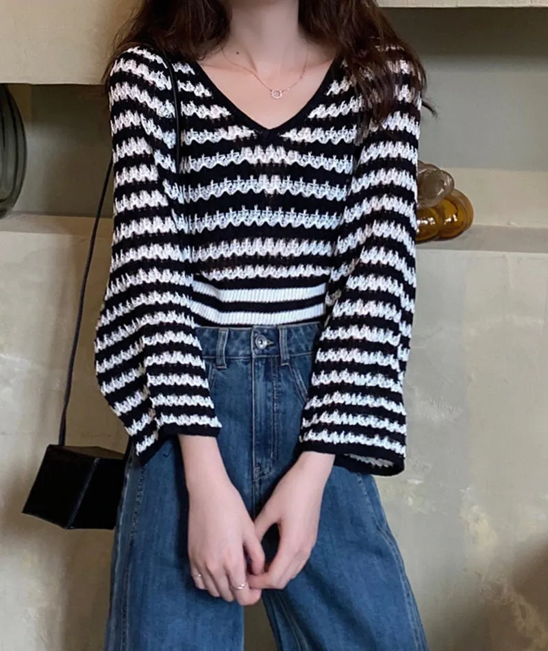 Black and white striped long-sleeved sweater v-neck waist sweater  121