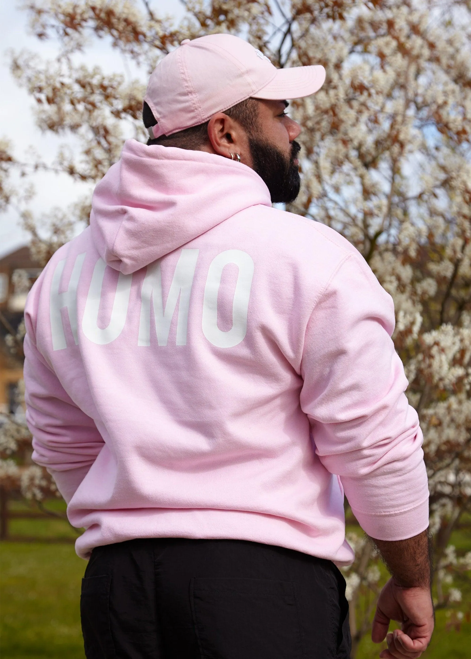 HOMO logo, white on pink - pullover hoodie