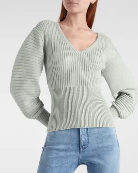 Ribbed Sculpted Sleeve V-Neck Sweater in Puritan Gray