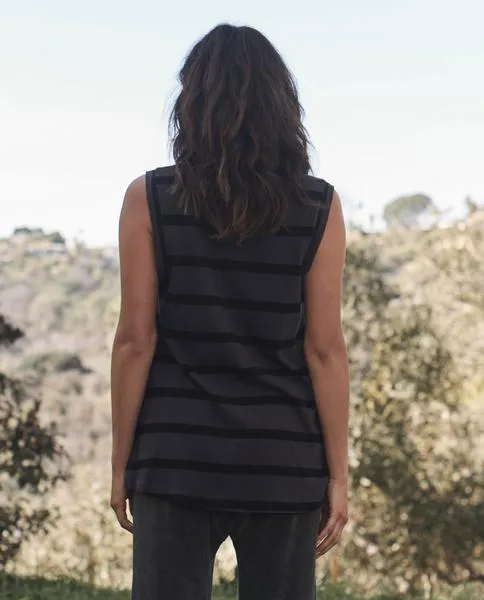 The Great - The Sleeveless Crew Charcoal Stripe