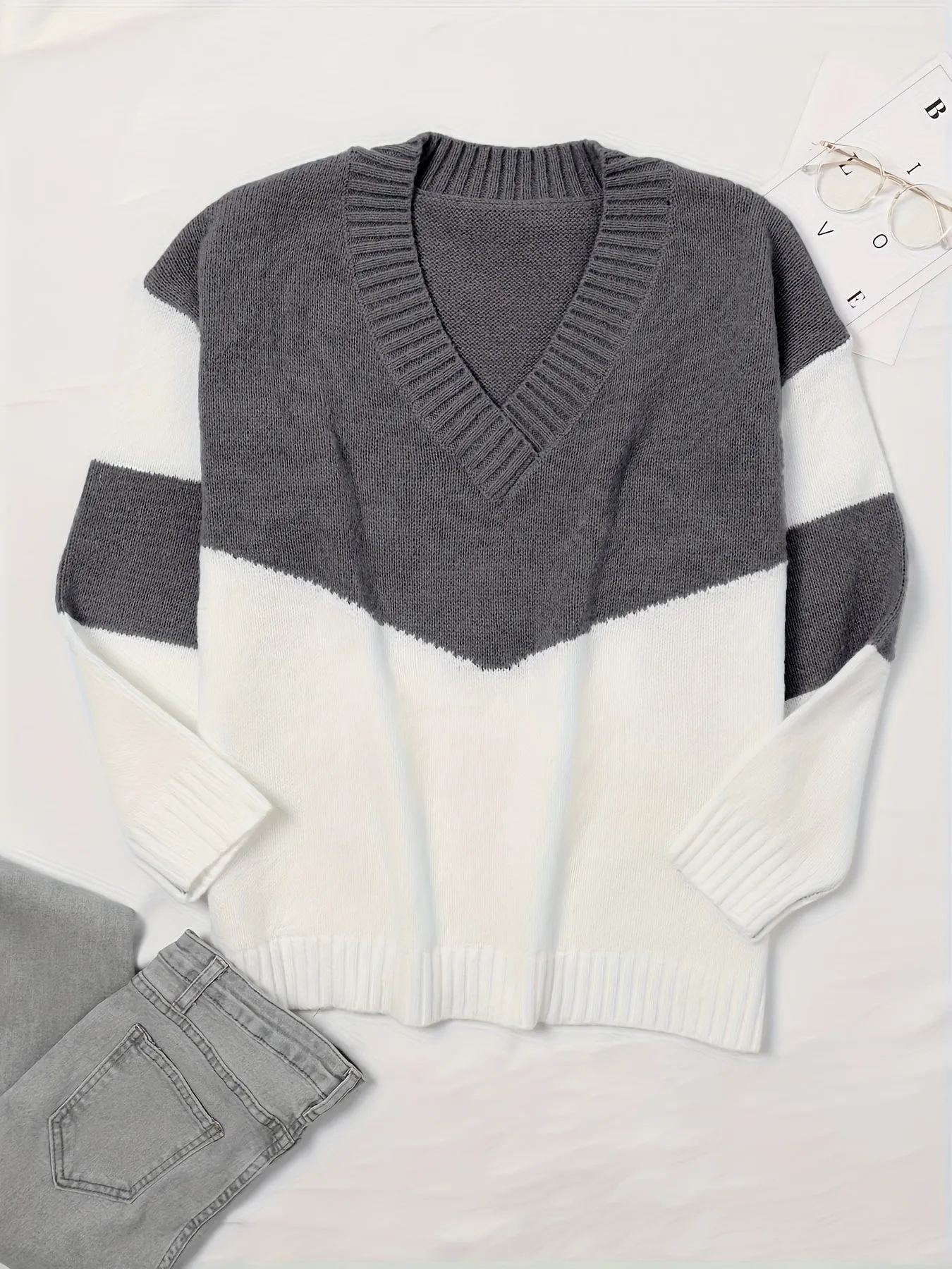 Women's Plus Colorblock Long Sleeve V-Neck Pullover Jumper - Effortless Style for Every Season